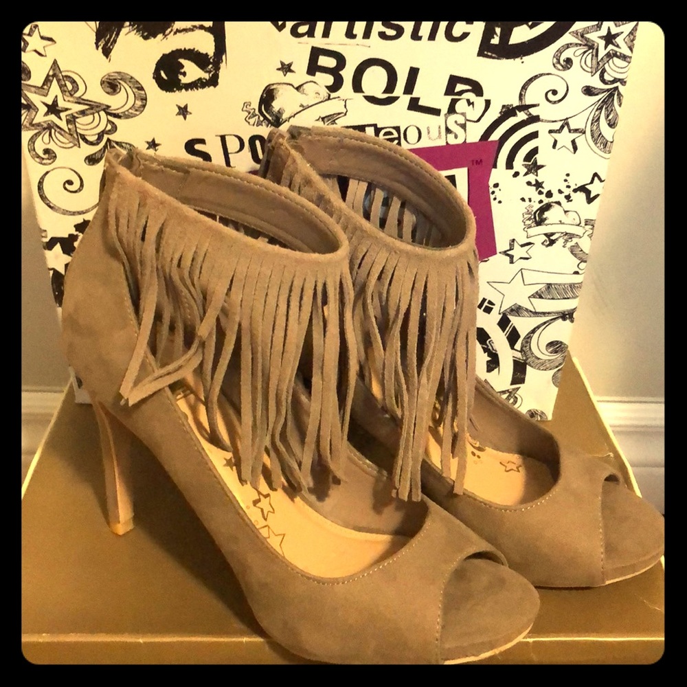 Frilled suede heels